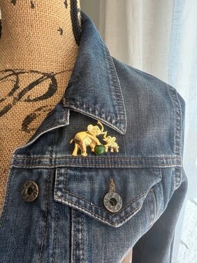 Gold Elephant Brooch with Green Stone - Vintage-Inspired Pin